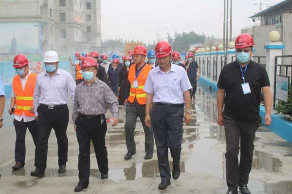 市住建局等各級(jí)相關(guān)領(lǐng)導(dǎo)蒞臨我集團(tuán)水泉社區(qū)回遷樓項(xiàng)目六期一標(biāo)段視察指導(dǎo)工作